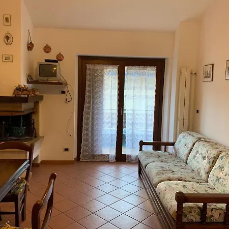 Apartment Appartamento Rocca Di Mezzo Rocca di Mezzo